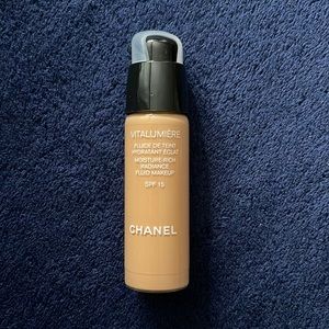 CHANEL Vitalumière Moisture Rich Radiance Fluid Makeup - 41 Natural Beige